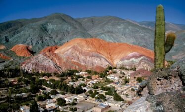 Explora los paisajes impresionantes que te esperan en nuestro circuito al Norte Argentino.