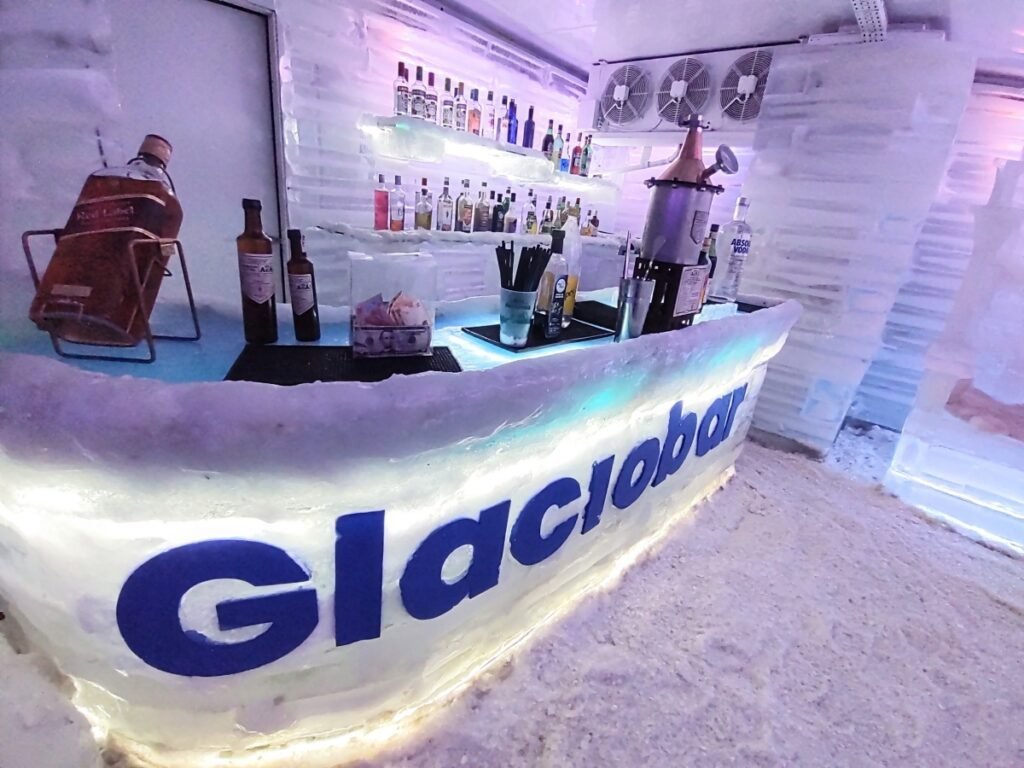 conoce el Glaciobar con nuestra excursion
